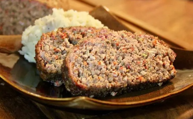 sliced meatloaf.