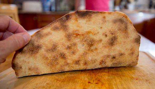bottom char on pizza
