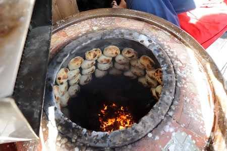 ancient chinese oven cooking buns