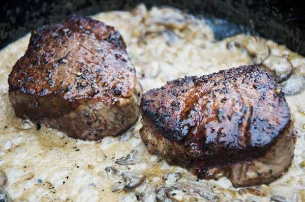 fillet mignon in mushroom cream