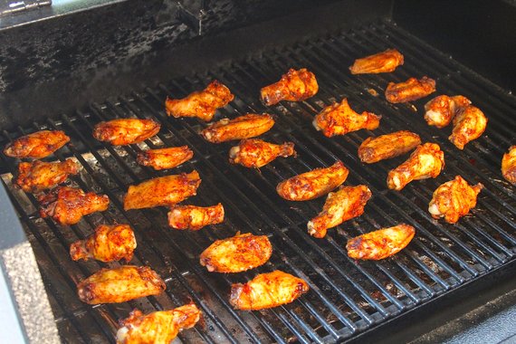 Grilling wings on Smokin Bros Premier 30