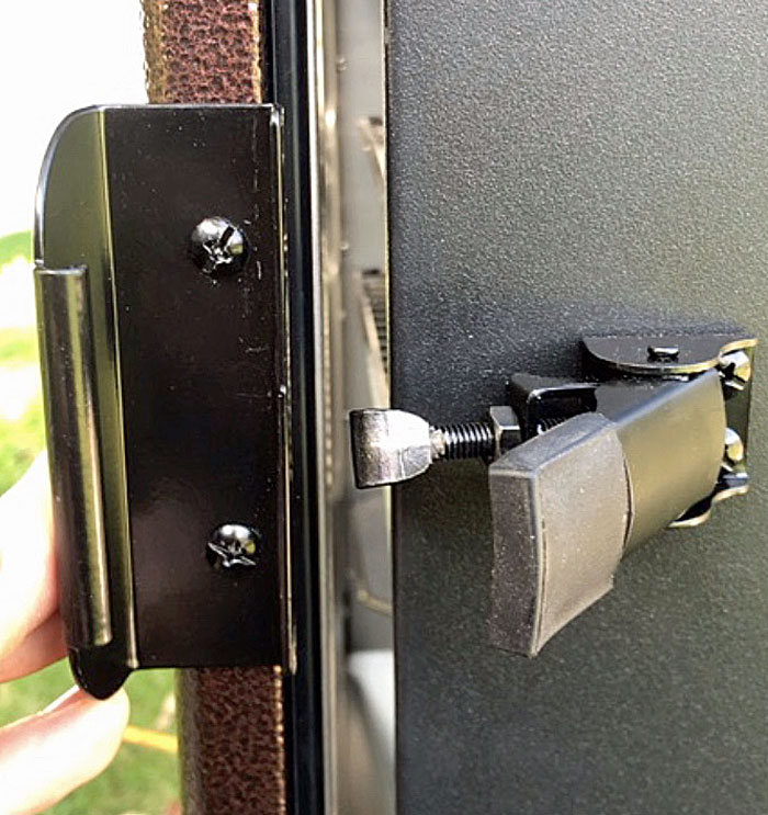 Pit Boss 5-Series door latch