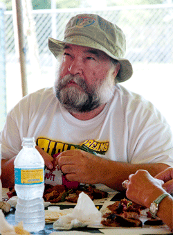 judge chewing