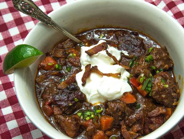 A bowl of chili garnished with sour cream
