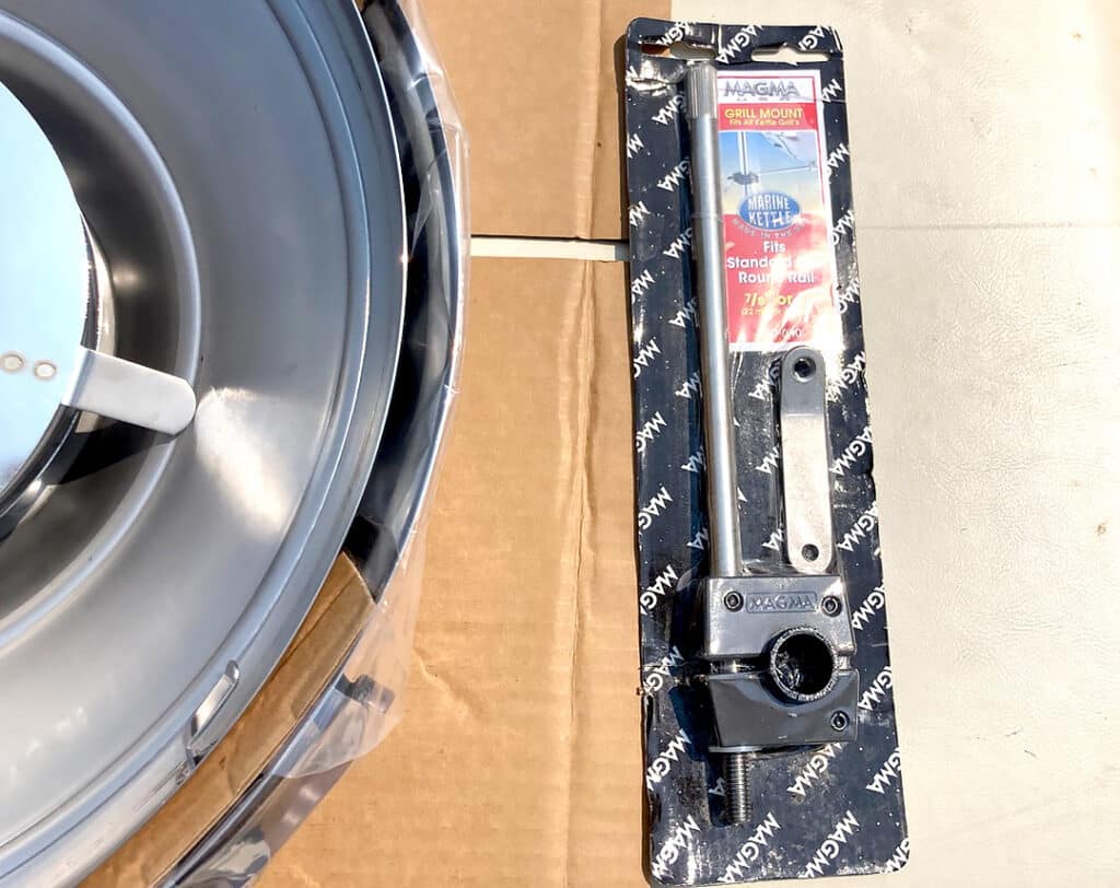 Magma grill mounting bracket