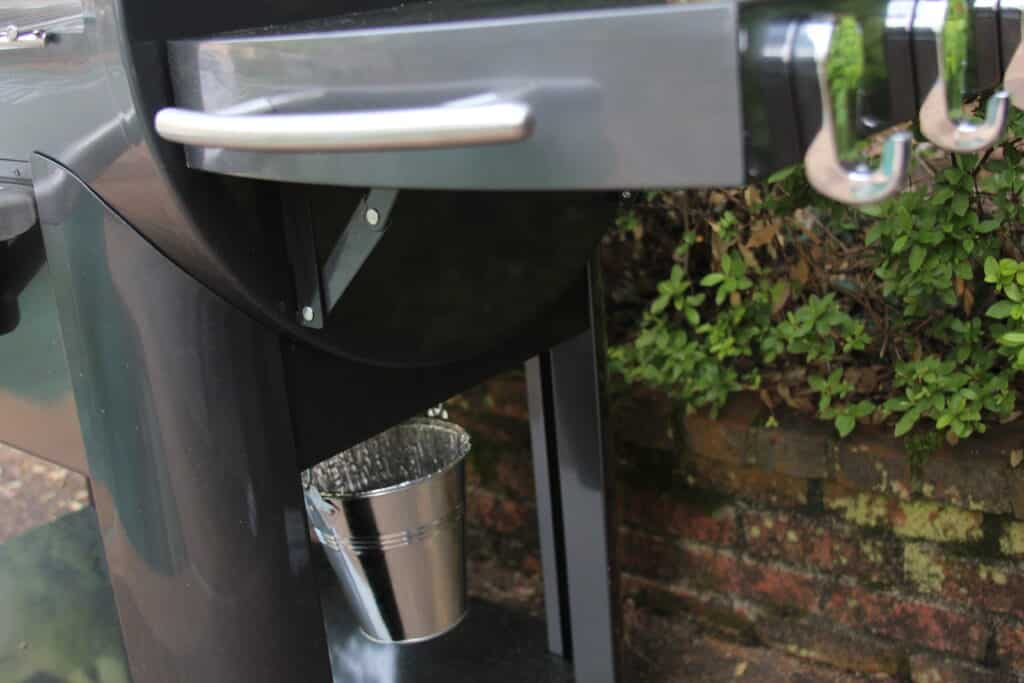 hooks towel rack bucket